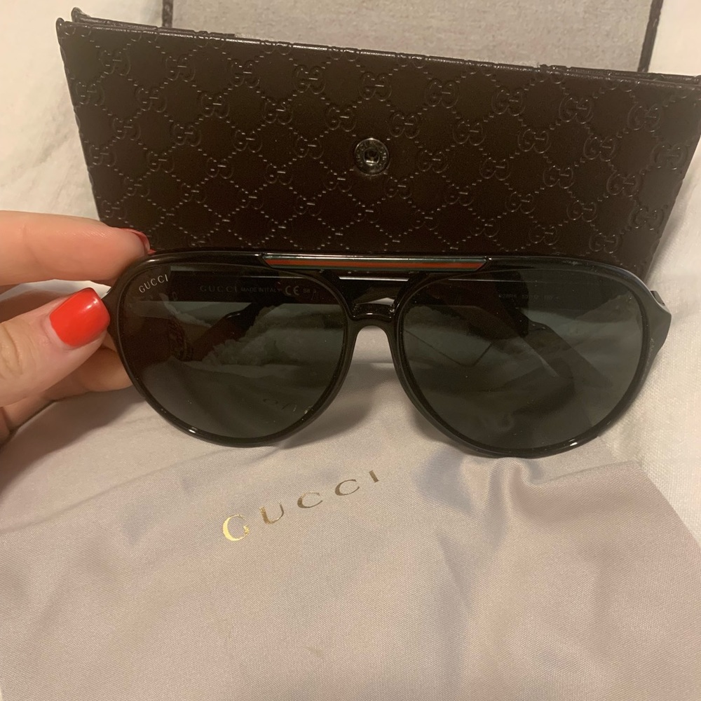 Gucci Black Aviator Sunglasses with Gucci stripe